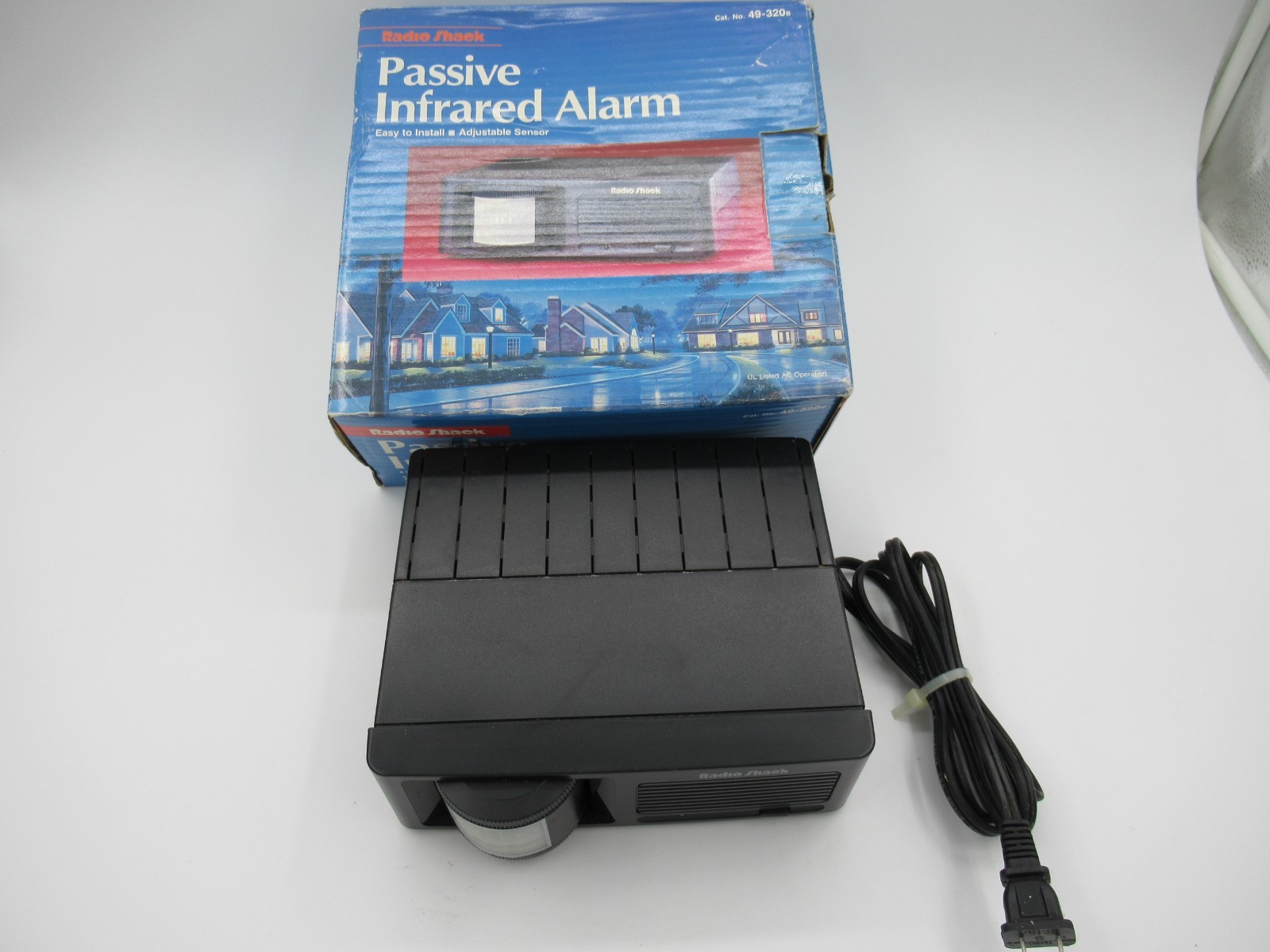 Radio Shack Passive Infrared Alarm Catalog No. 49-320B For Parts or Repair