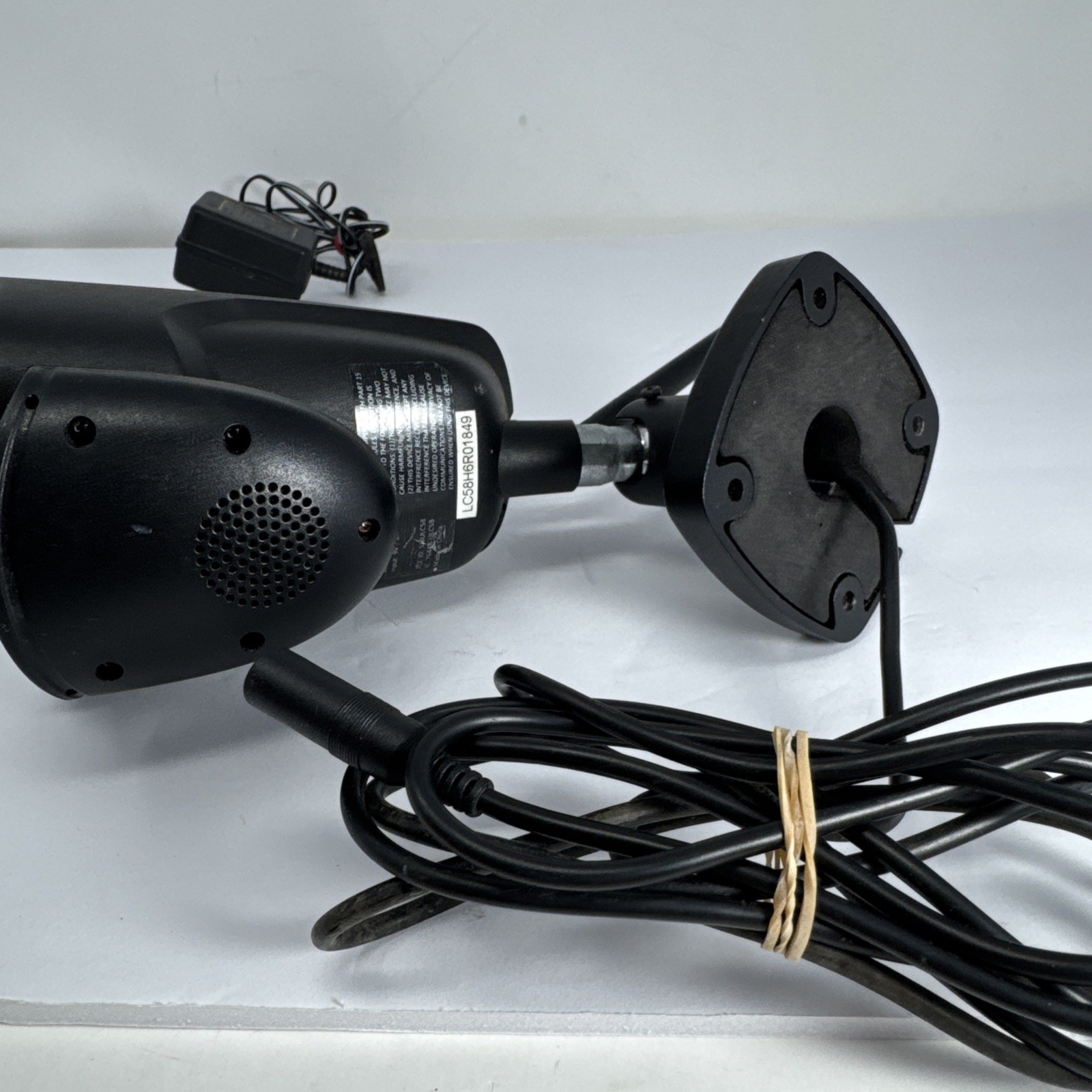 Uniden ULC58 Wireless LightCAM Security Camera Night Vision 1080 HD Surveillance
