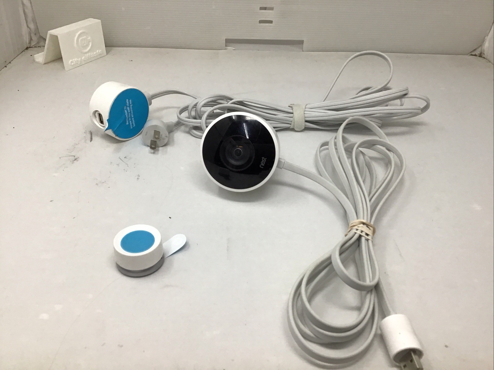 Google Nest Cam A0033 Outdoor Wired White Smart HD Security Camera Read