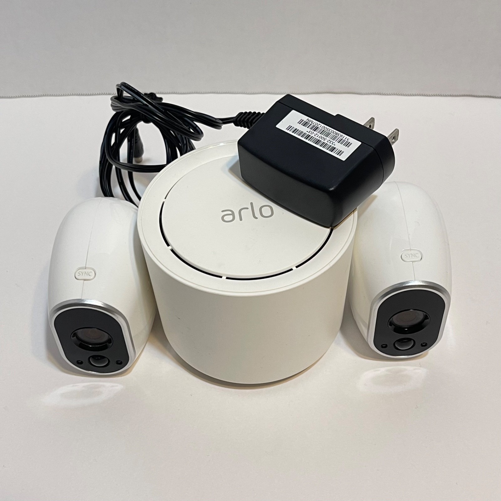 Arlo VMB3500 Base Station + 2 Wireless Cameras | No Batteries | Untested