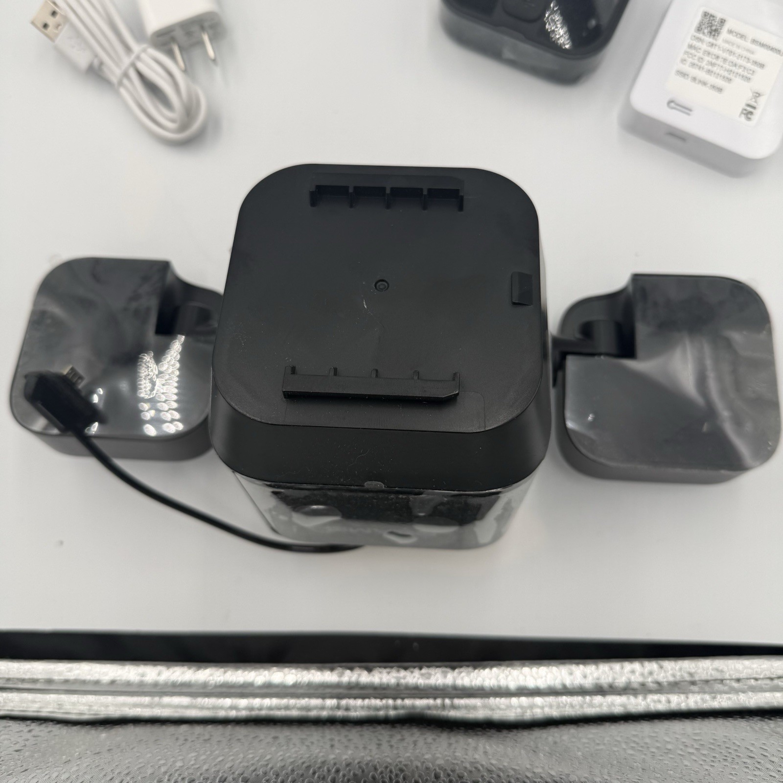 BLINK OUTDOOR 2 CAMERA + LED FLOODLIGHT + SYNC MODULE 2, ALL NEW NO BOX