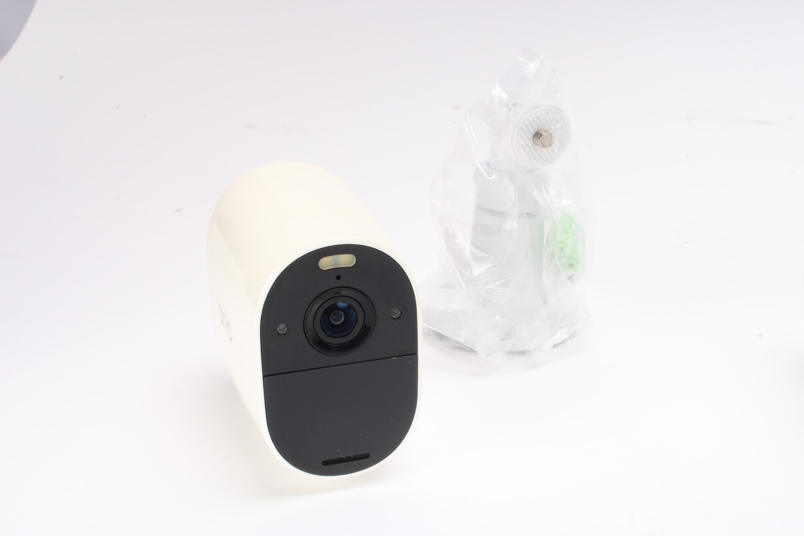 Arlo VMK2430Y-1BYNAS Spotlight Security Camera (4-Pack) With Accessories – Fair