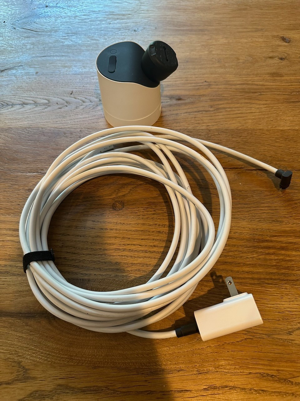 SimpliSafe Wireless Outdoor Security Camera 1080P HD CMOB1 w/ USB Cable