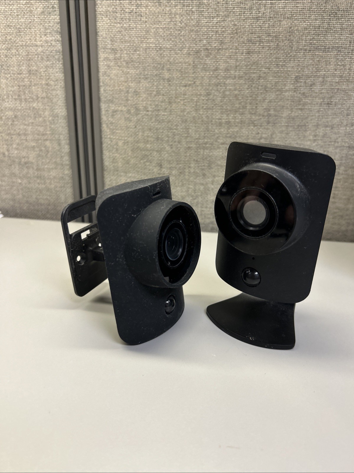 SimpliSafe Security HD Camera with cover & One Indoor Camera USED See Photos