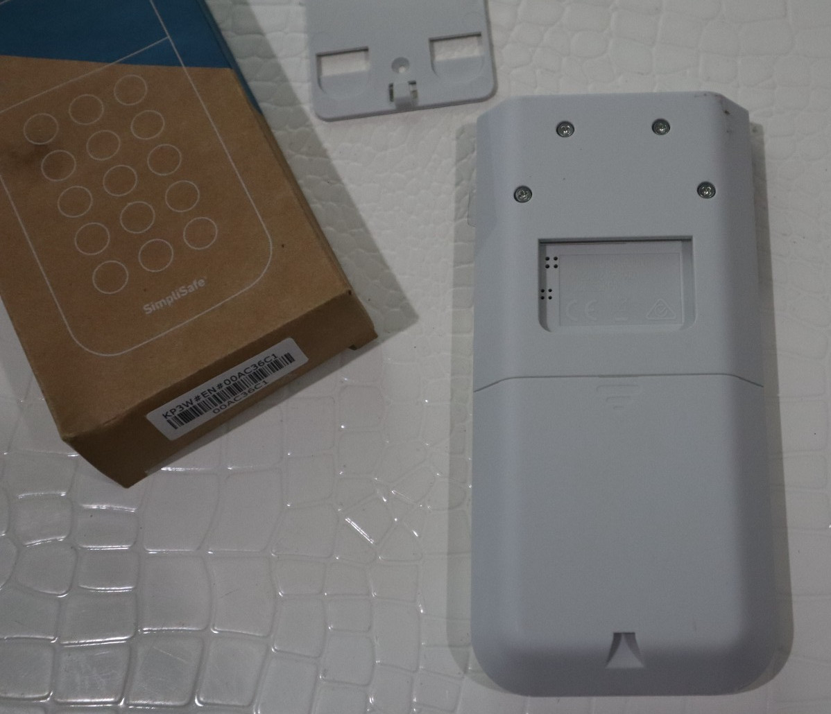 SimpliSafe Home Security System Base Station SSBS3 W Keypad ~ NEVER USED~
