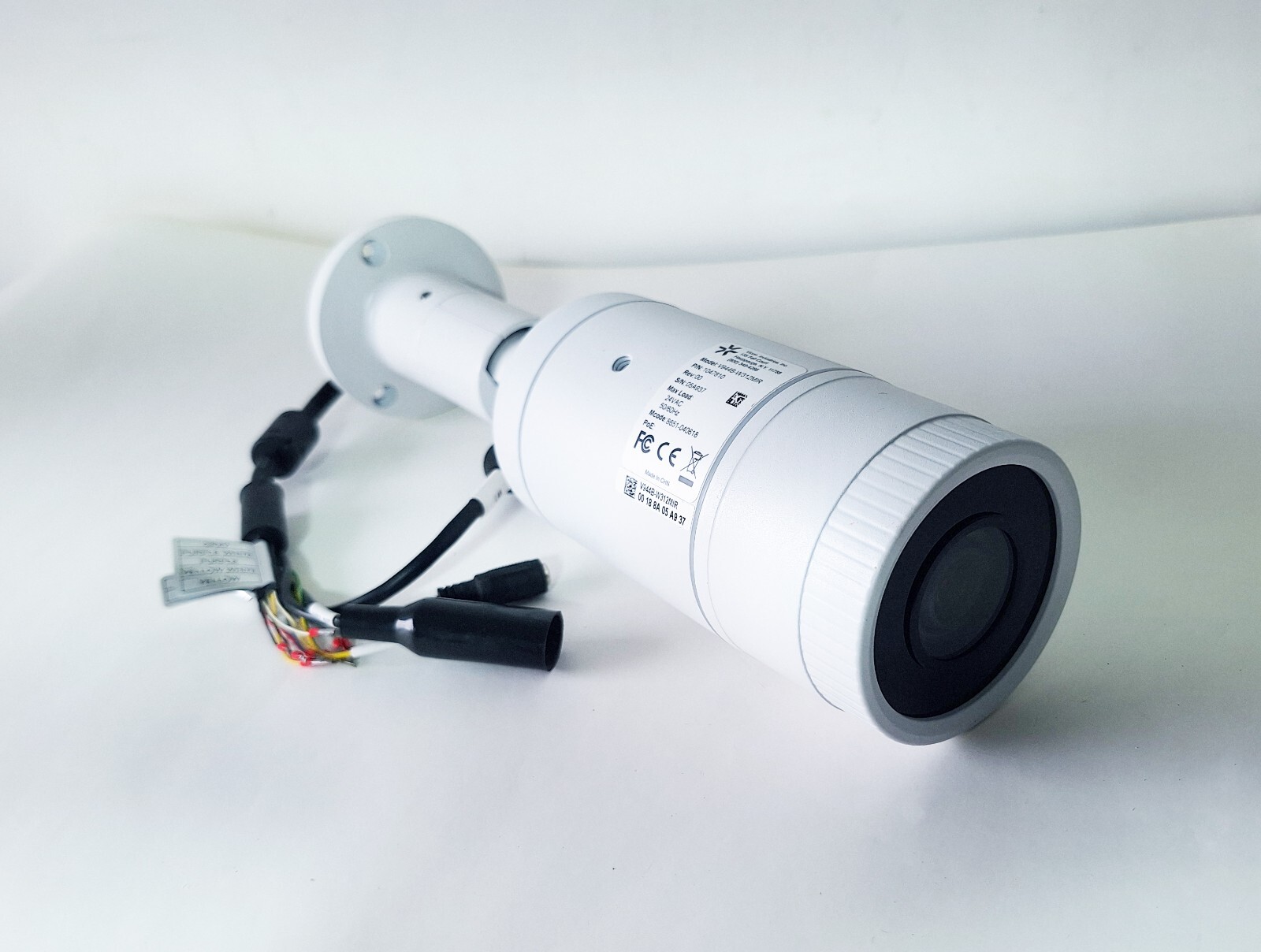 VICON V944B-W312MIR OUTDOOR FIXED NETWORK BULLET CAMERA; 4 MP; H.264/H.265;