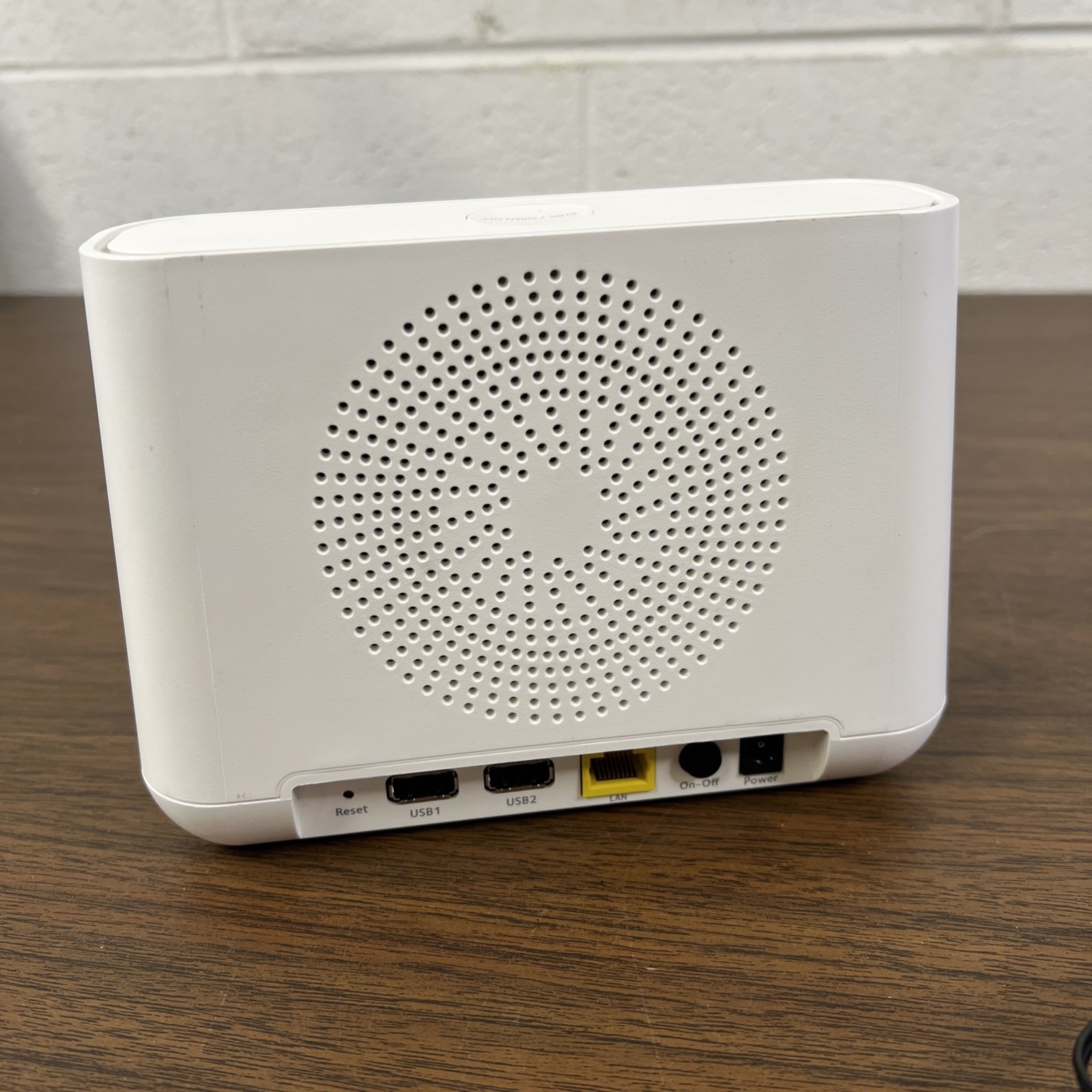 Netgear Arlo Pro VMB4000 Wireless Security Camera Base Station w/ AC Adapter