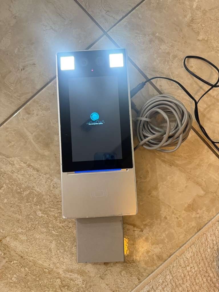 UNV OET-213H-BTS1-BD Face Recognition Access Control Terminal with a Digital Det