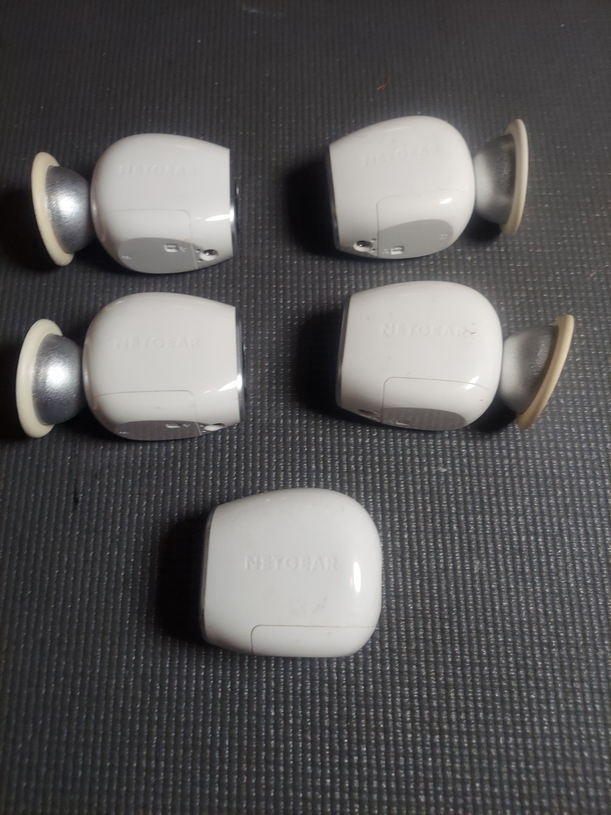 Arlo NETGEAR VMC3030 Add-on HD Security Cameras Lot Of 5 Wire-Free With 4 Mounts