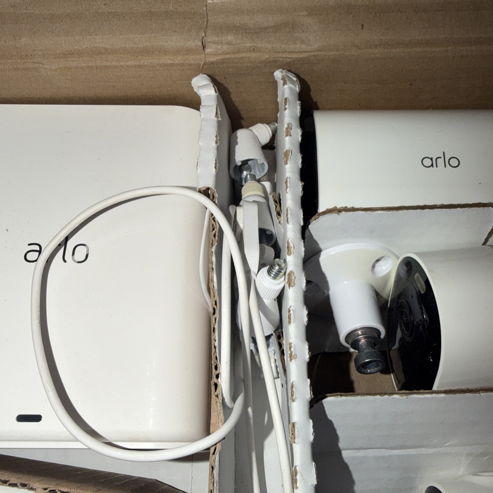 Arlo VMS4452P-100NAR Pro 4 XL Batt 4 Pack + Hub
