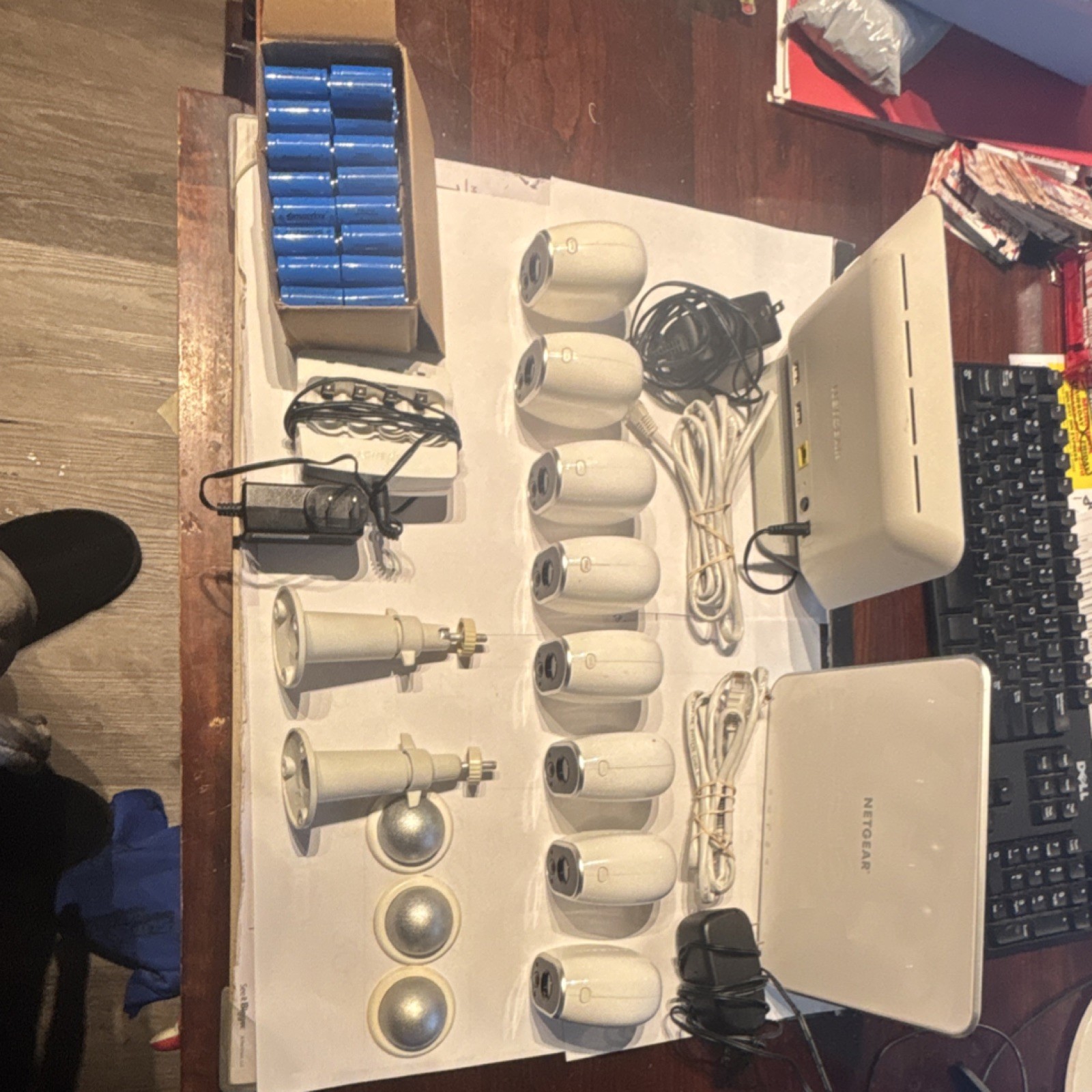 NETGEAR VMB3000 Wireless Security Camera System 8 Cameras Indoor/Outdoor