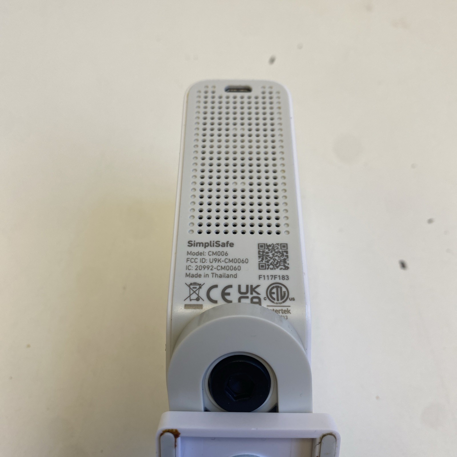 SimpliSafe CM006 Smart Alarm Wireless Indoor Security – Used/Read Description