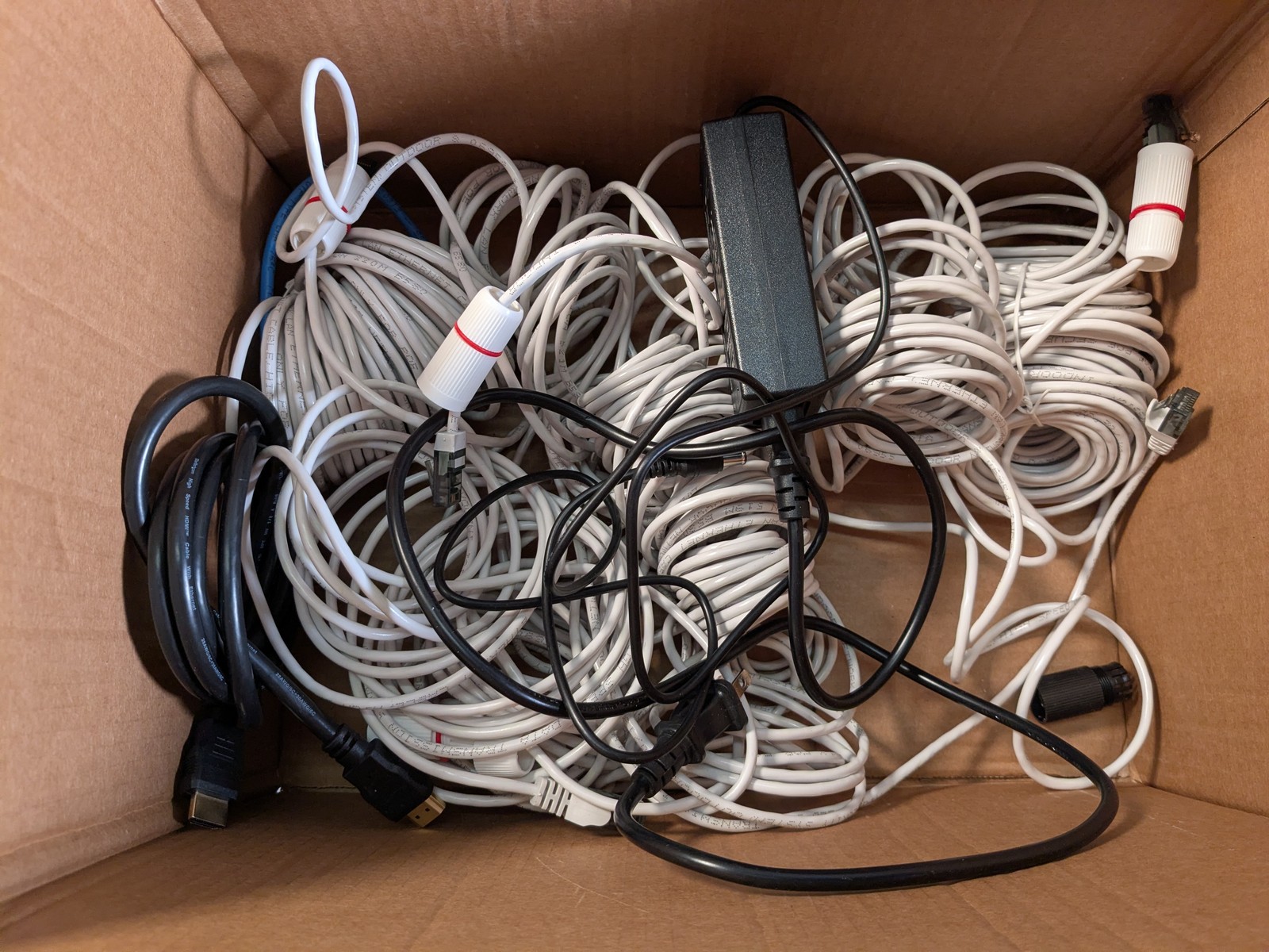 OOSSXX PoE NVR Security Camera System 8CH With 6 Bullet Cameras Cables Lot