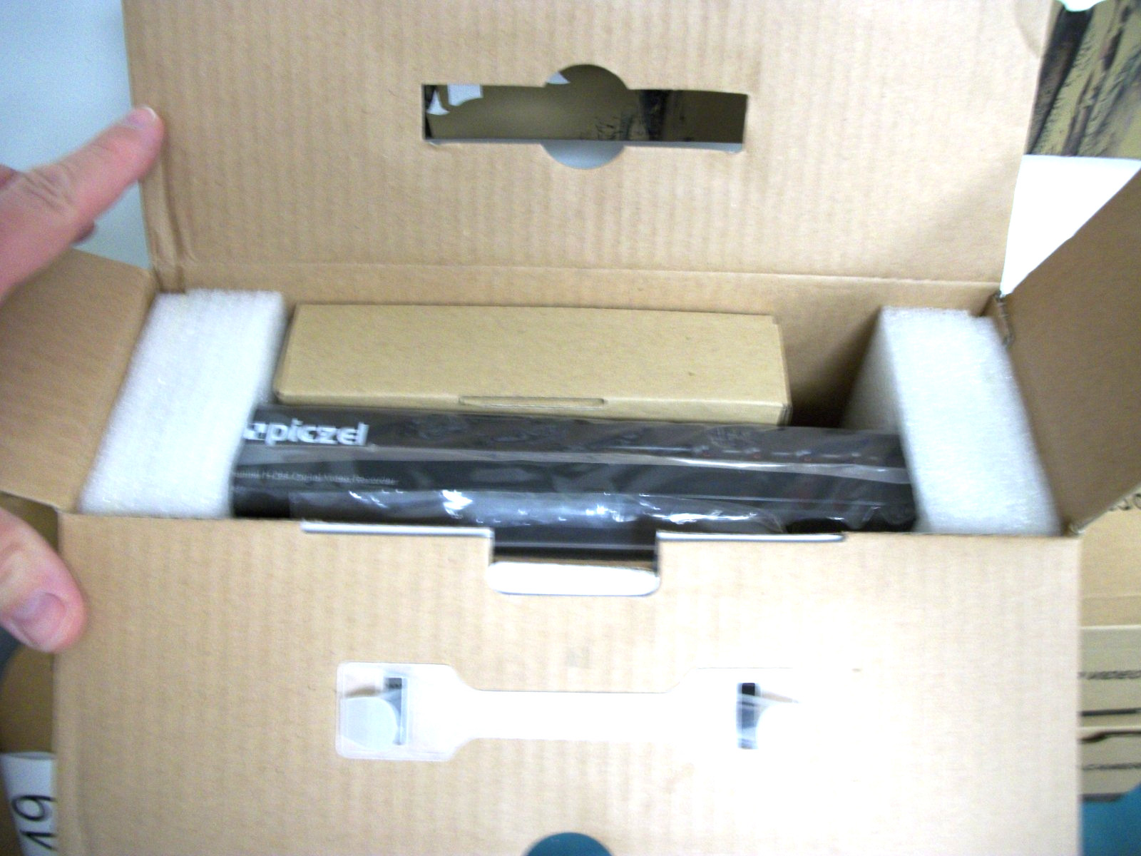 PICZEL 7204 Surveillance System 4CH DVR w/Internet 4 IR Cams & Install Kit – NEW