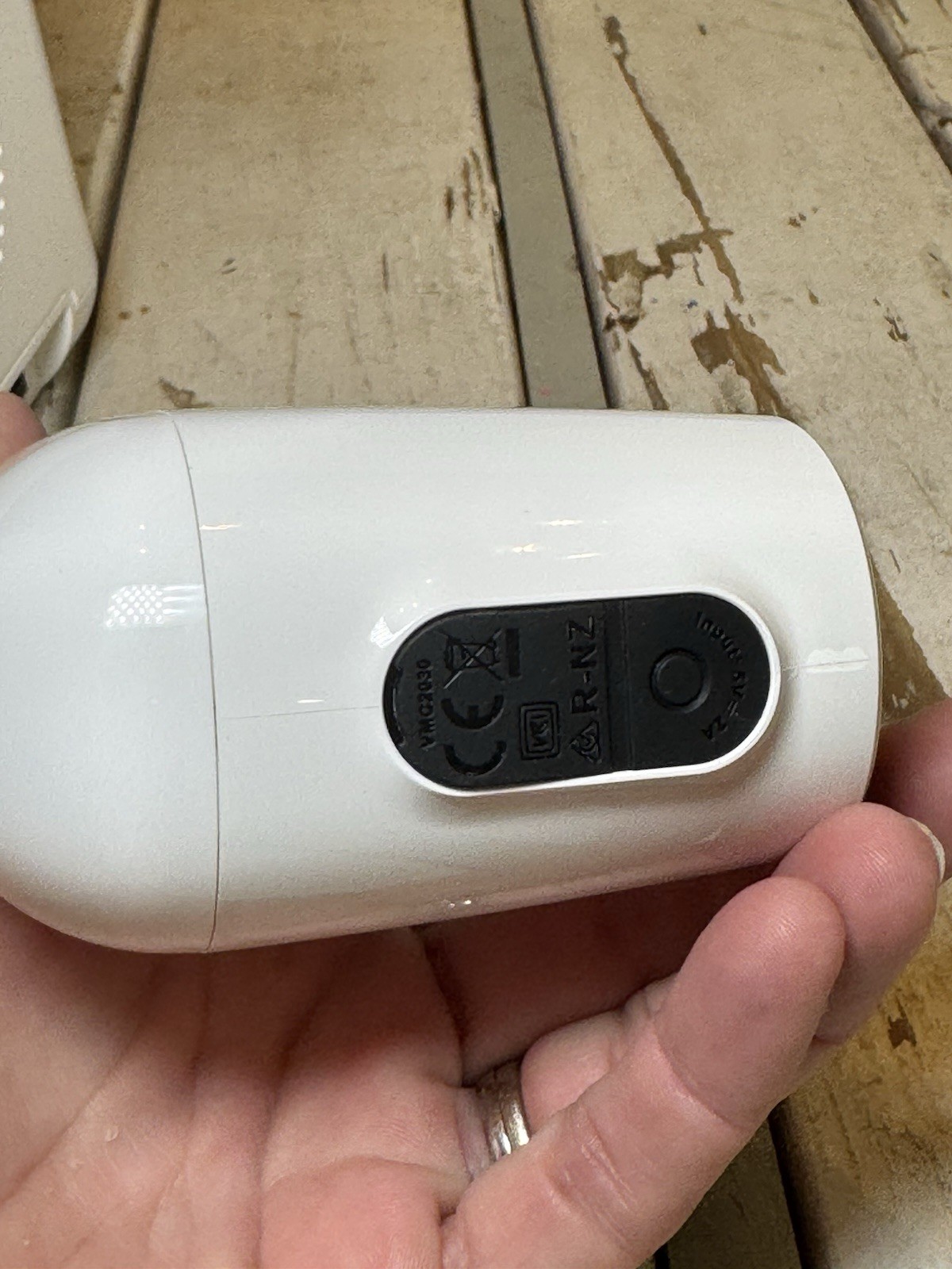 ARLO MODEL VMB4000 BASE STATION, ESSENTIAL SPOTLIGHT CAMERA, DUAL CHARGER, CORDS