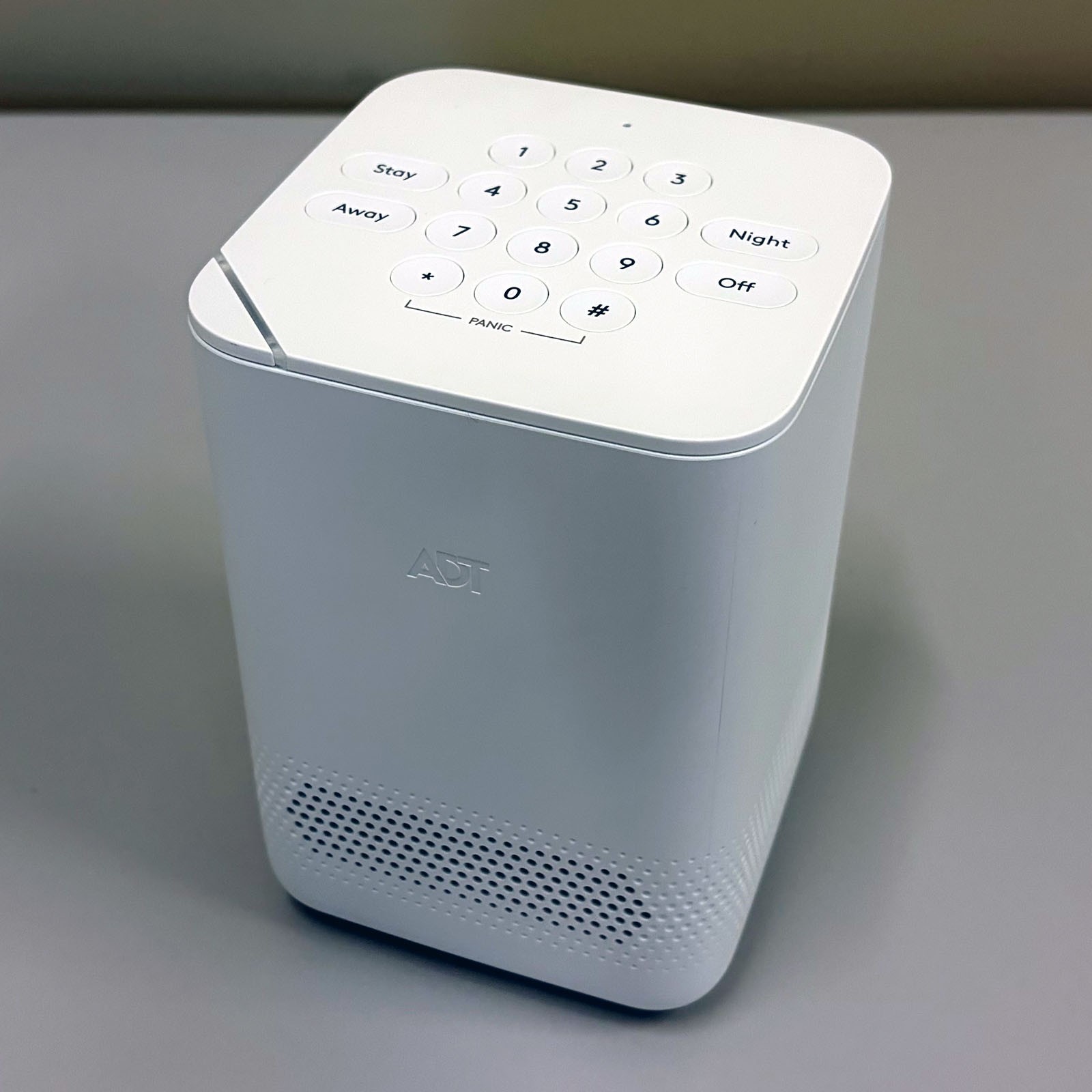 Blue by ADT Smart Home Hub Security System S40LR0-01-CW-S Hub and Sensors