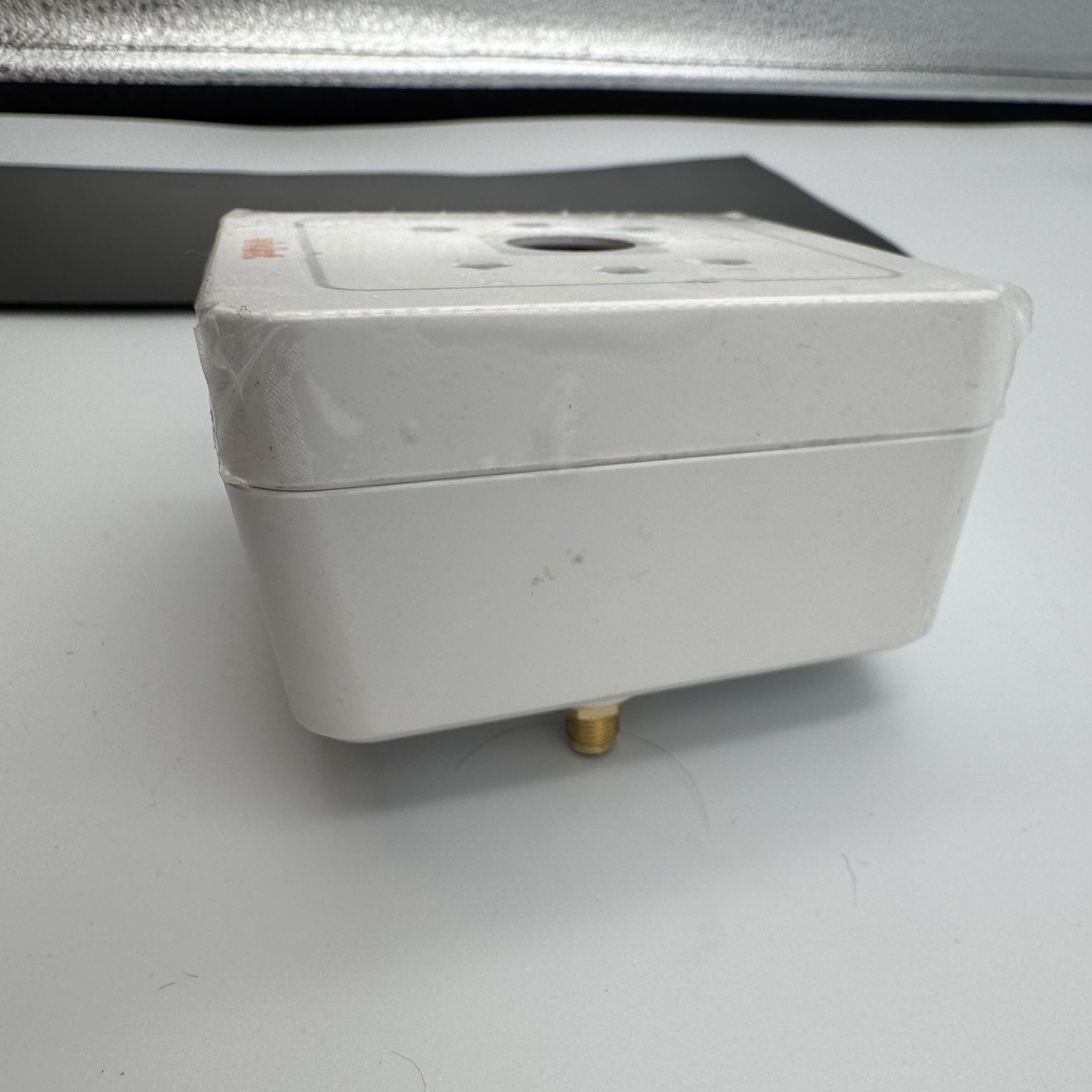 Vivint ADC-V520IR Indoor Wireless IP Camera NO STAND, ANTENNA, OR CORD