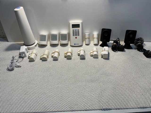SimpliSafe Wireless 1st Generation Home Security Alarm System Bundle.
