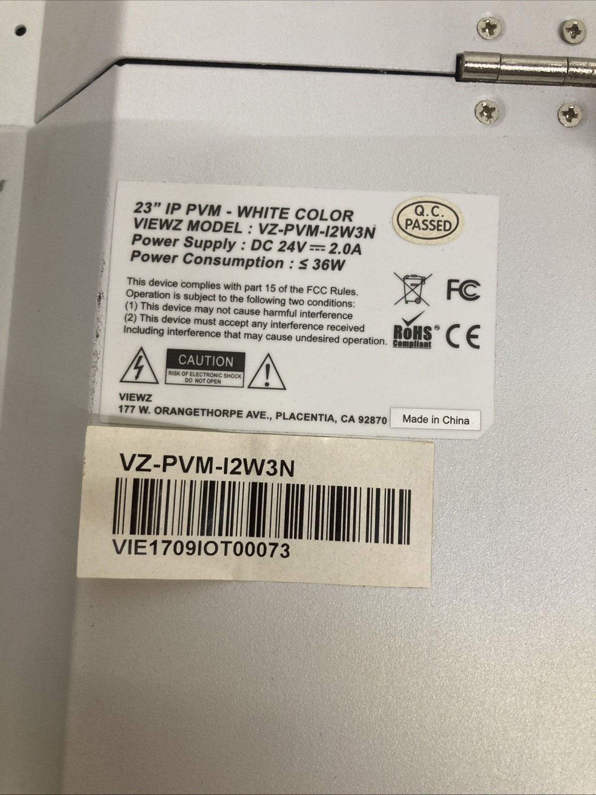 ViewZ VZ-PVM-I2W3N 23″ 1920×1080 IP PVM Based CCTV Monitor w 2MP Camera White