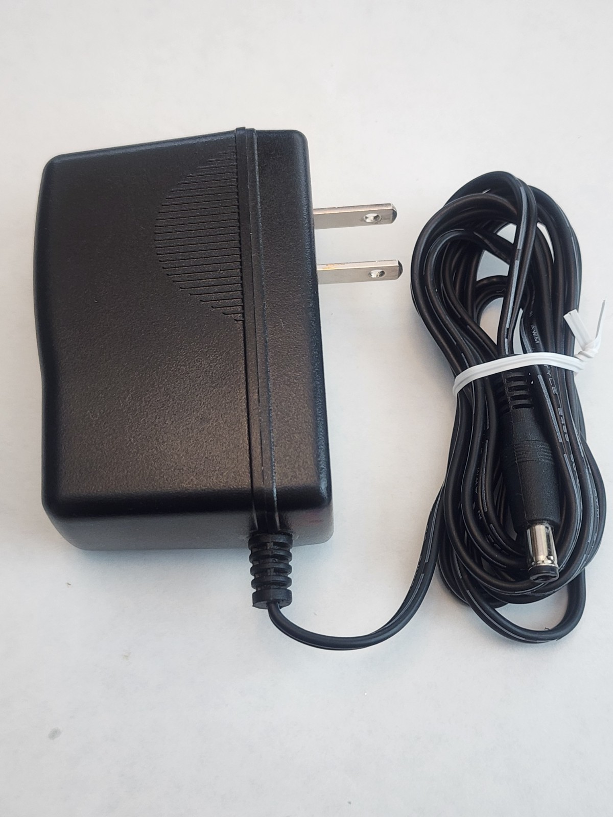 OEM LINKSYS 2ABL030F US AC ADAPTER 12V 2.5A PIN: 5.5 x 2.5 x 9.5 mm. A1.7