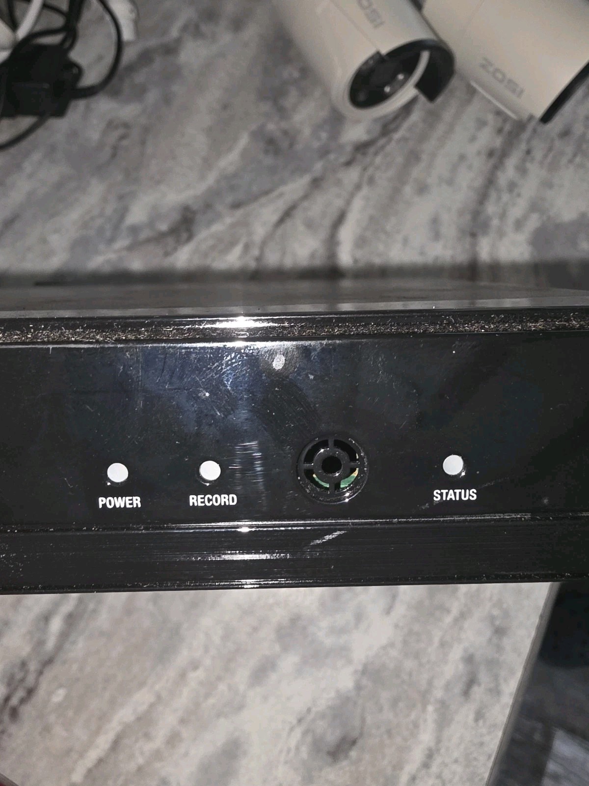 ZOSI 4 Camera Wired Security System With 5 Cameras ZOSI Model ZR04JB/00Untested