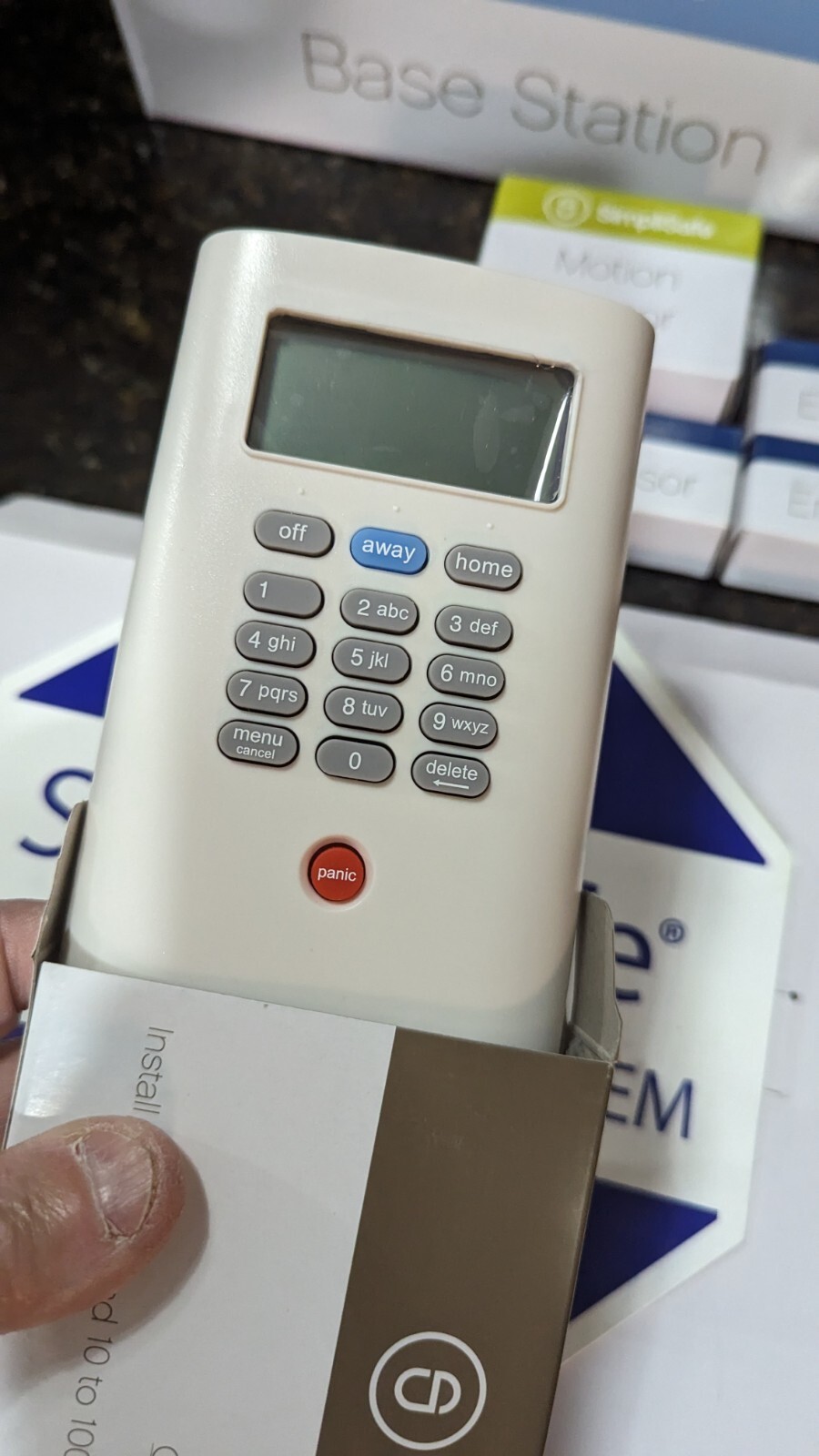 Brand New (7) Piece SimpliSafe Security System Bundle