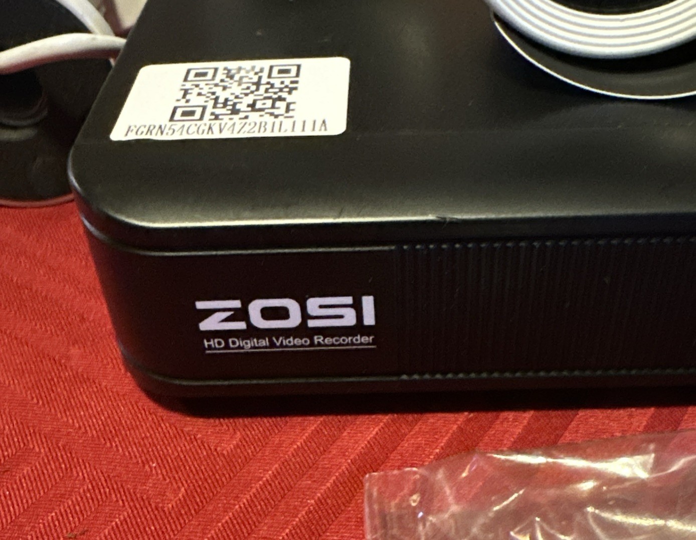 ZOSI Video surveillance system with 4 Cameras 4AK-2522B-WS-US Night Vision Read