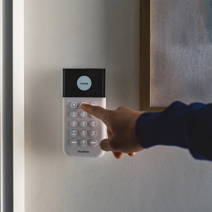 (BRAND NEW) 13-Piece SimpliSafe Security System with 2 Outdoor Camera Series 2