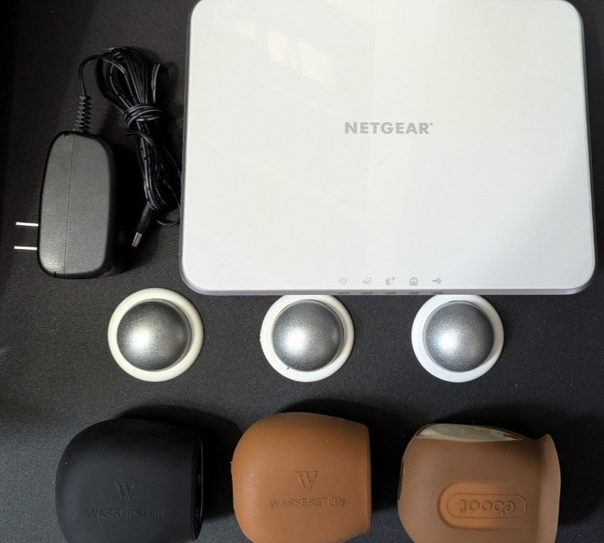 NETGEAR ARLO Base Station Wireless Wi-Fi VMB3000 Hub w/ 3 Cameras and Mag Mounts