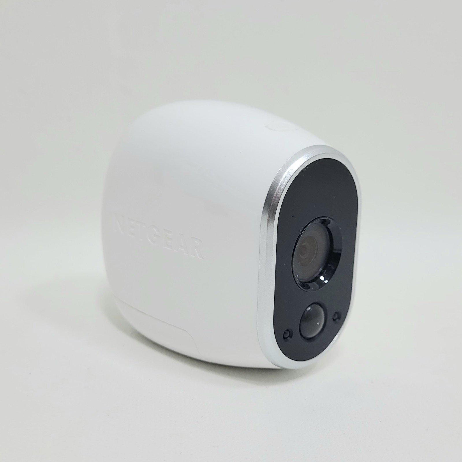 Netgear Arlo VMC3030 Add-On Camera with QuadPod New Batteries