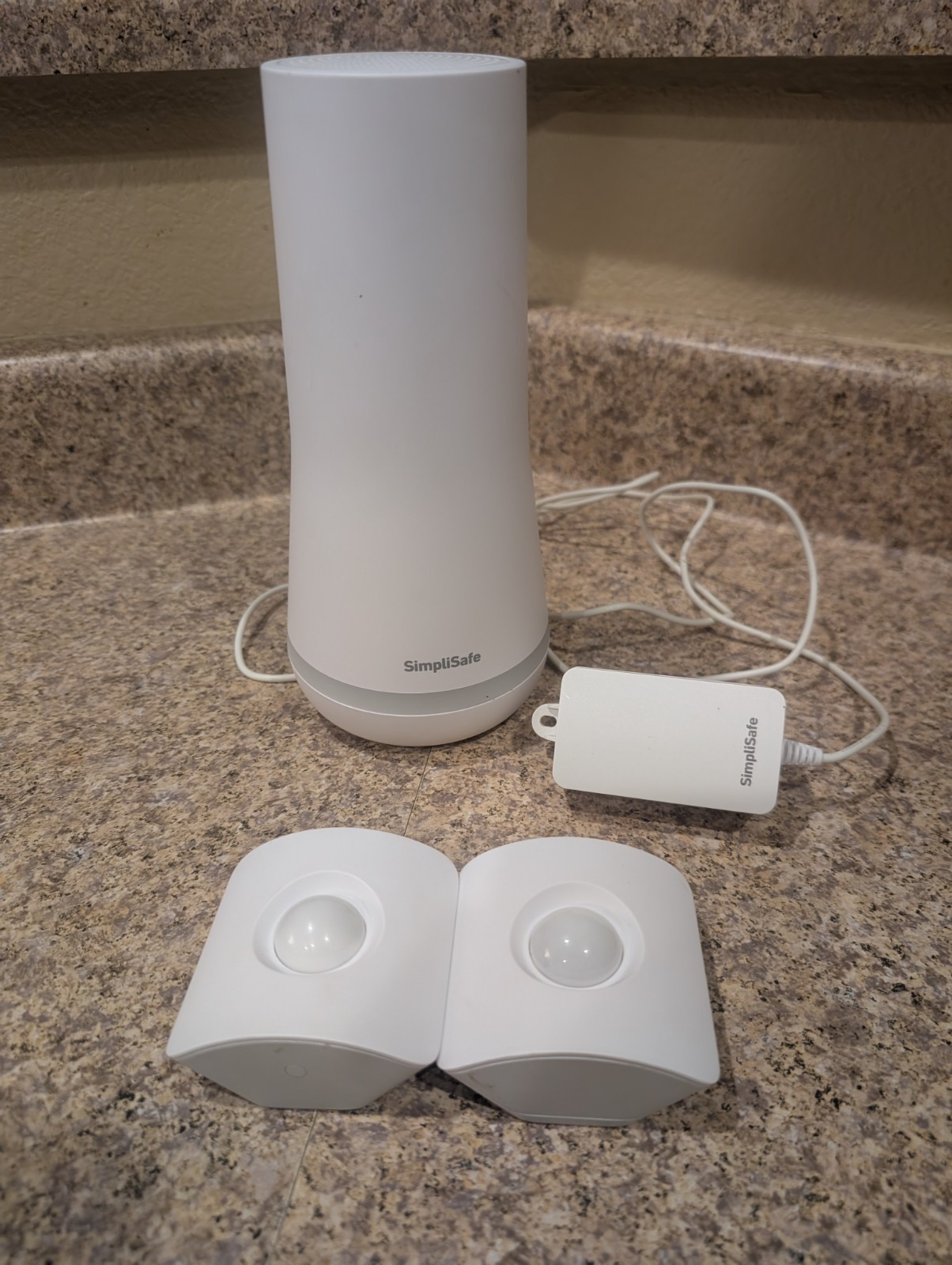 Simply Safe Base Station Model SSBS3 with 2 Motion Sensors – Working Used