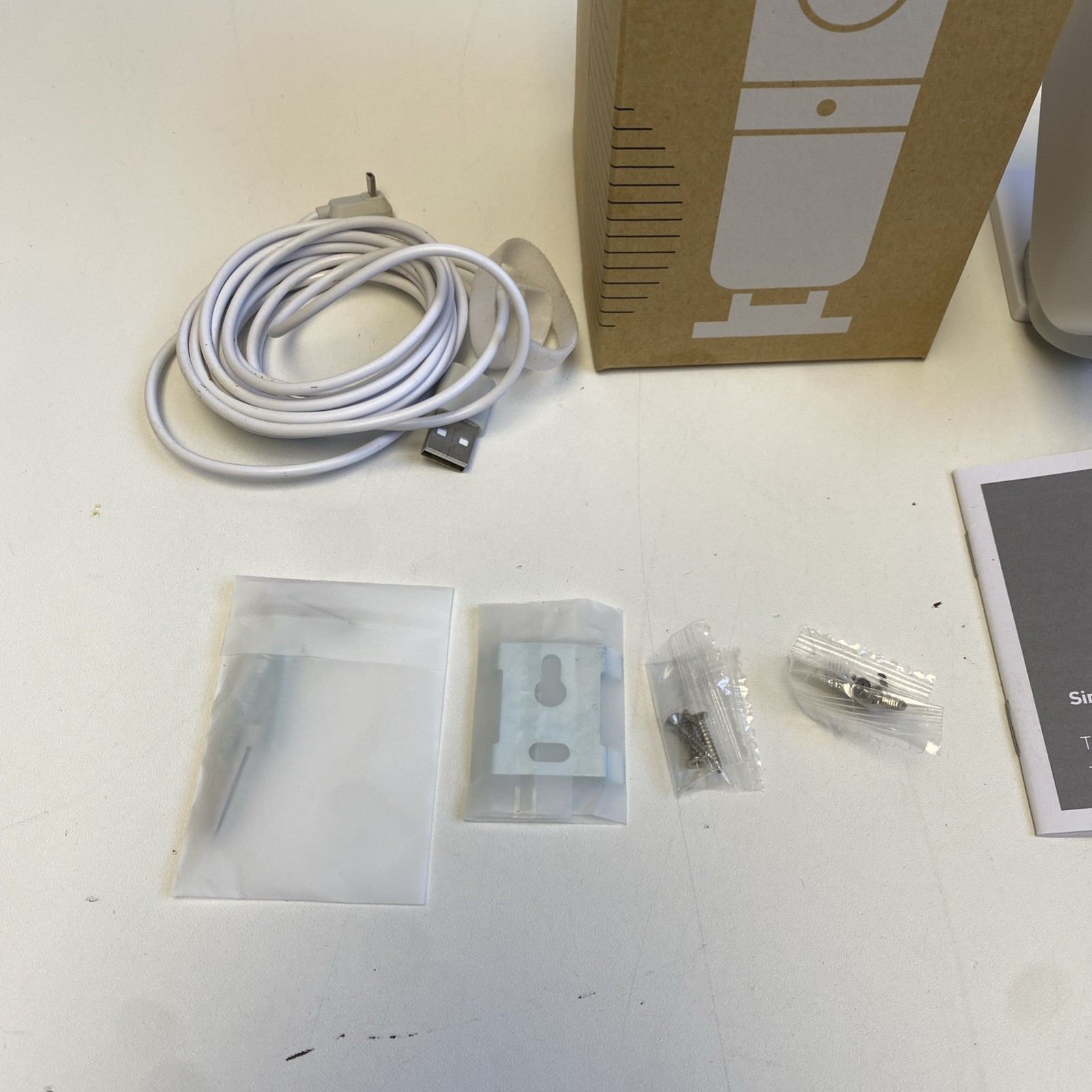 SimpliSafe CM006 Smart Alarm Wireless Indoor Security – Used/Read Description
