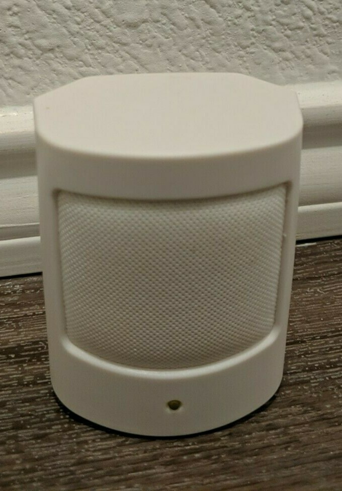 SimpliSafe Wireless Complete Home Security System Never Used 9 Piece Set