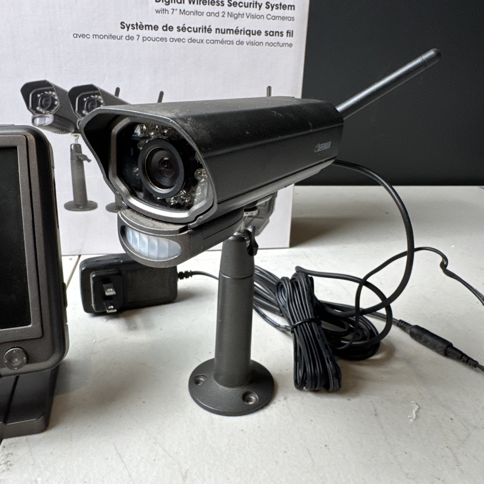 Defender PHOENIX M2C Security Camera Unit Monitor