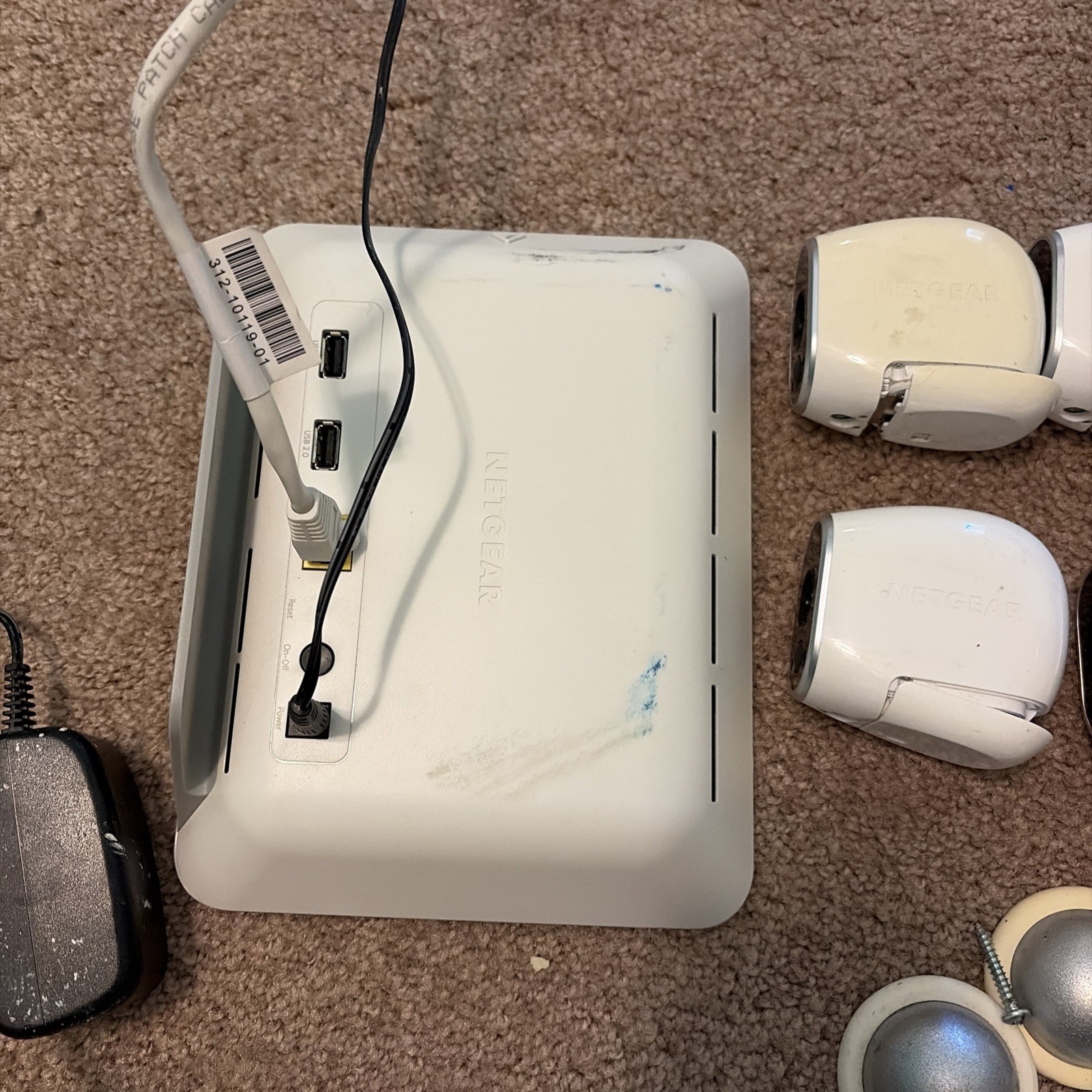 4 NETGEAR Arlo Cameras VMC3030 & Base Station VMB3000 Wi-Fi Security Bat Charger