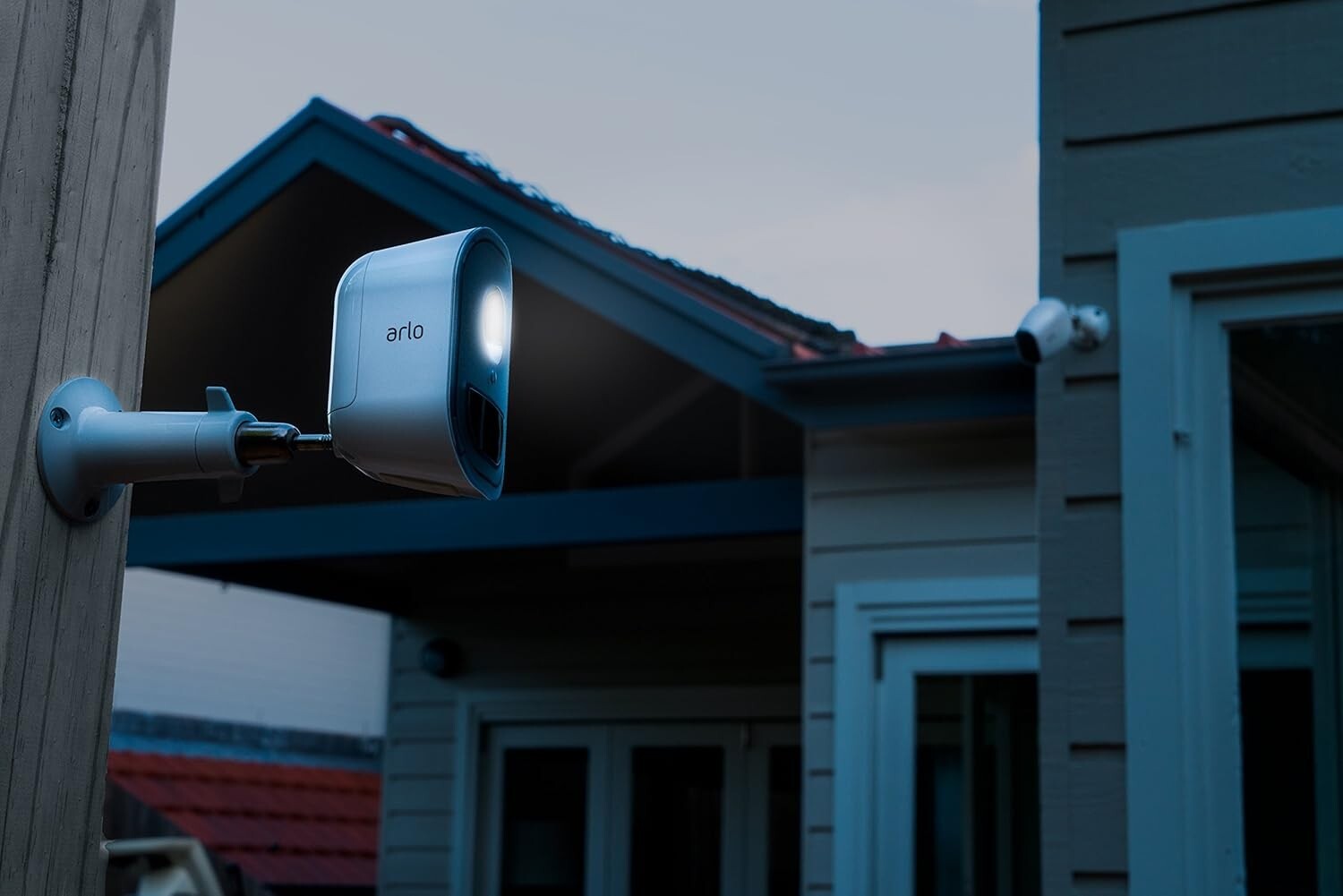Genuine Arlo Motion Alert Security Smart Light AL1101