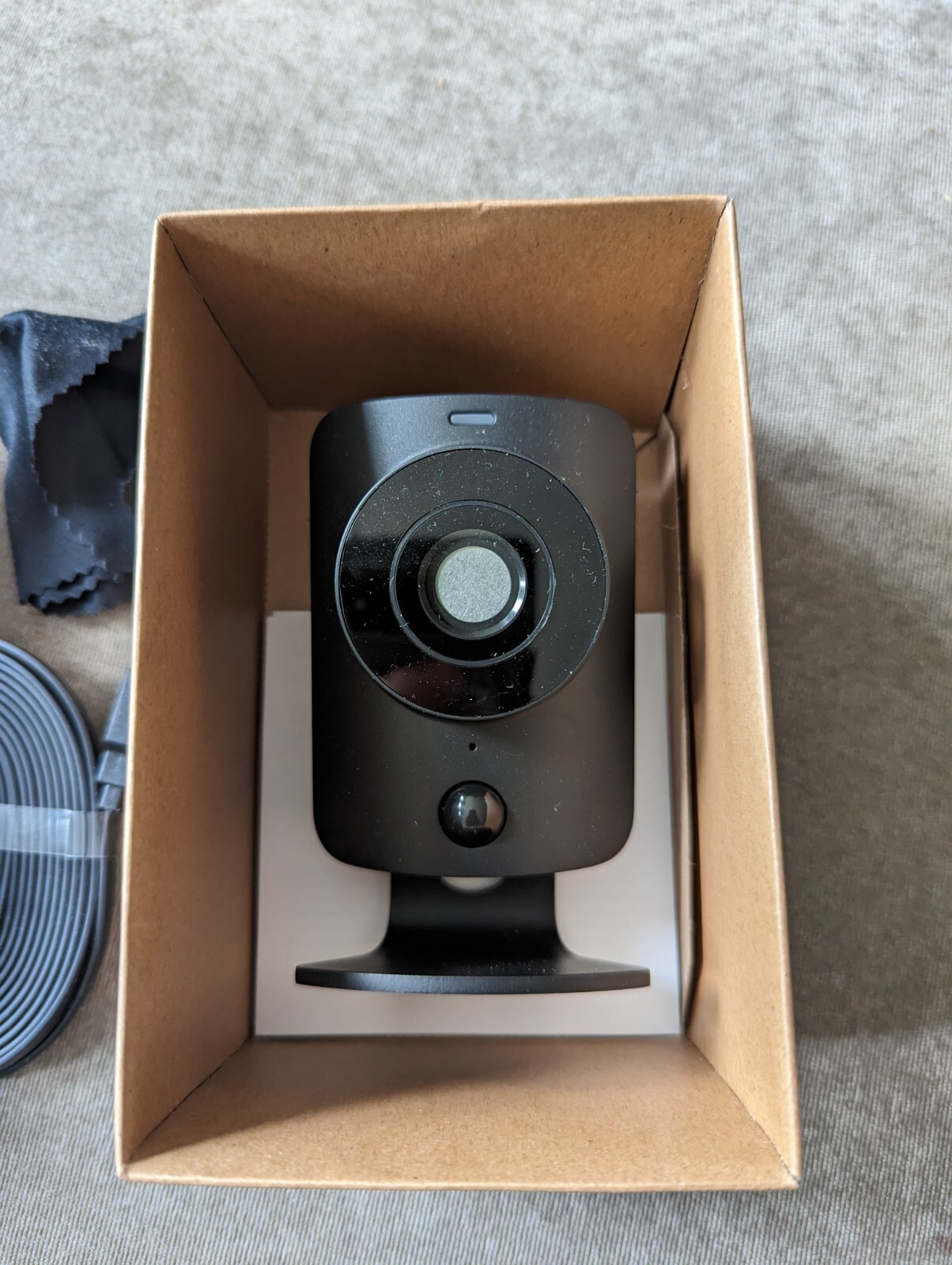 SimpliSafe SimpliCam Indoor HD Wi-Fi Security Camera – Model SSCM2 – Brand New