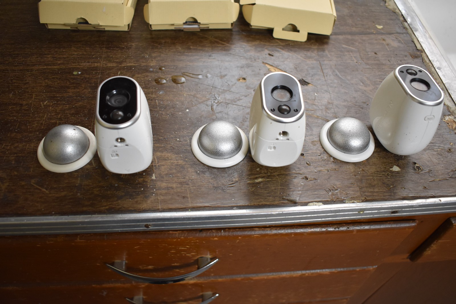 NETGEAR ARLO Base Station Wireless Wi-Fi VMB3000 Hub w/ 3 Cameras and Mag Mounts