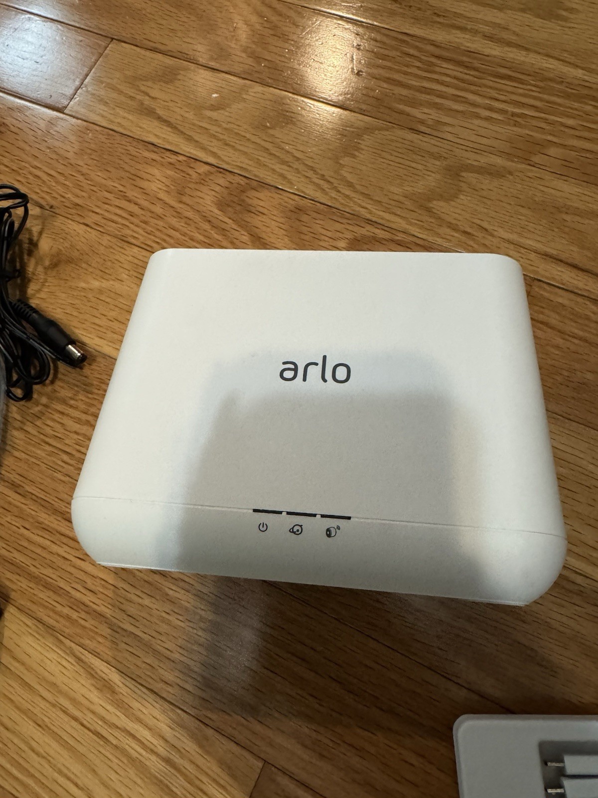 Arlo Pro VMB4000 Security Base Station 3 VMC3030 Cameras Rechargeable Batteries