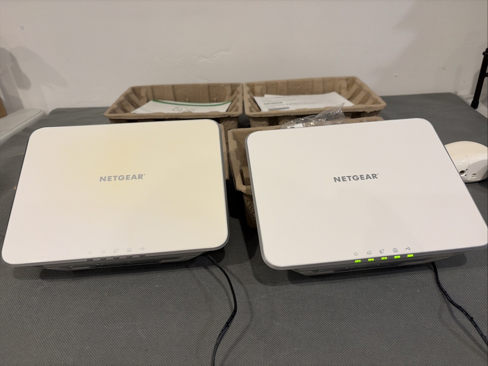 Arlo Netgear 2 Hub Cloud With Charger VMB3000 & VMC3030 4 Cameras