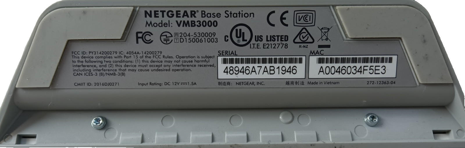Netgear Arlo VMB3000 Base Station w/ 2 Cameras VMC3030 Magnetic Stands 3 Covers
