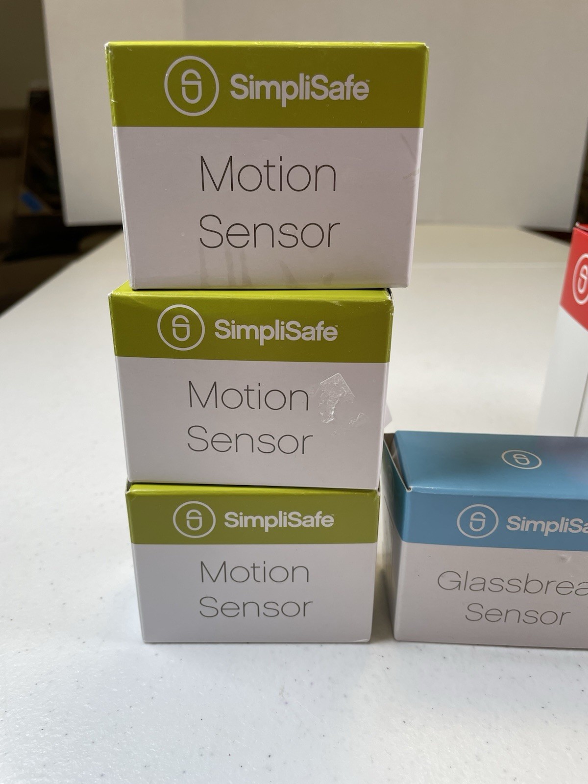 Simply Safe alarm system Lot of 9 Accessories Motion, Smoke, Glass Break, Siren