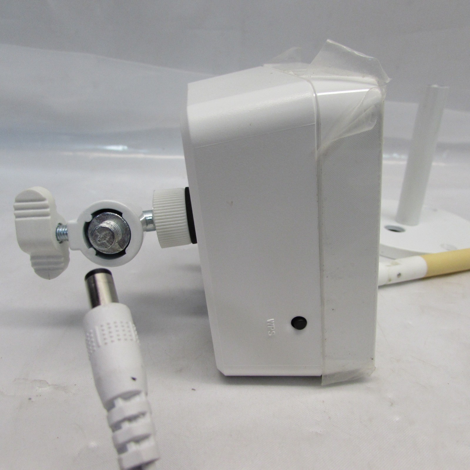 Vivint ADC-V520IR Indoor Wireless IP Camera w/Night Vision, Stand, Antenna, Cord