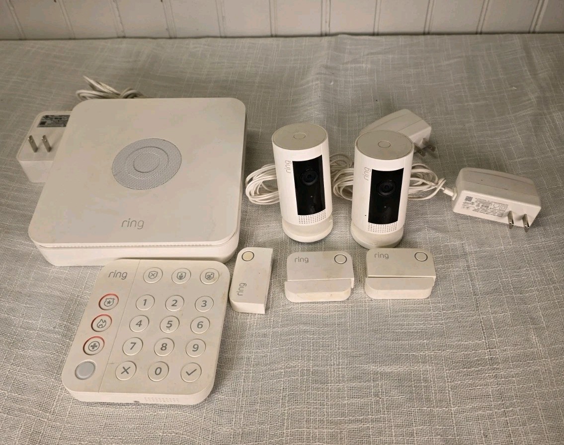 Ring Alarm Security System kit (4HB1U9-0EN0 )w/Cameras, Contact Sensors & Keypad