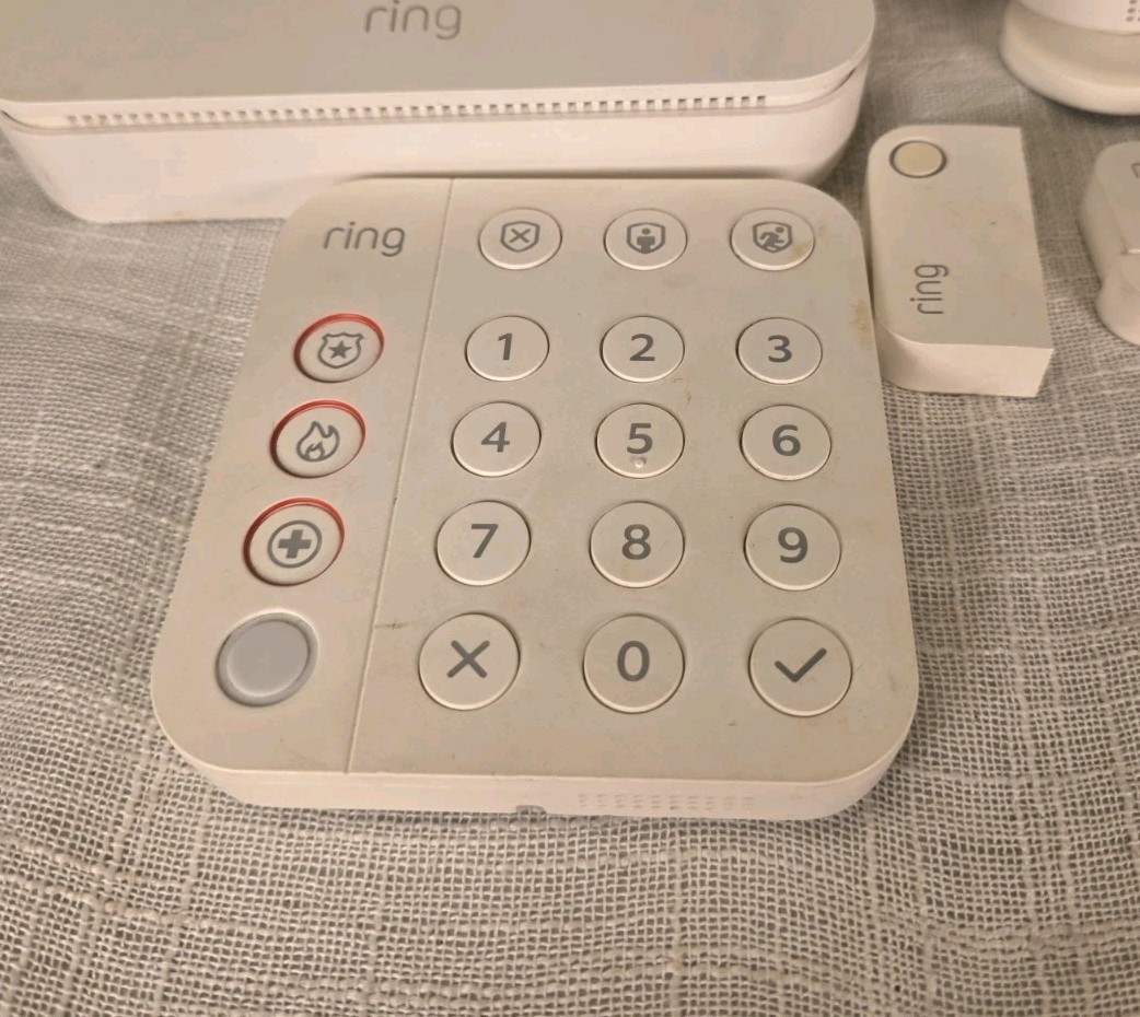 Ring Alarm Security System kit (4HB1U9-0EN0 )w/Cameras, Contact Sensors & Keypad