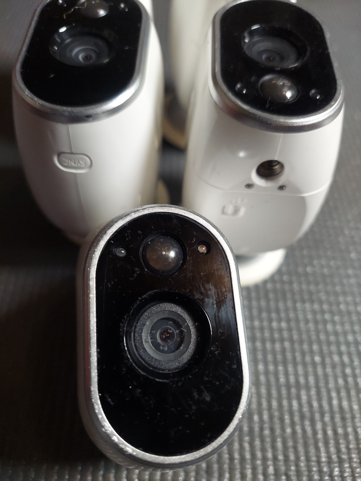 Arlo NETGEAR VMC3030 Add-on HD Security Cameras Lot Of 5 Wire-Free With 4 Mounts