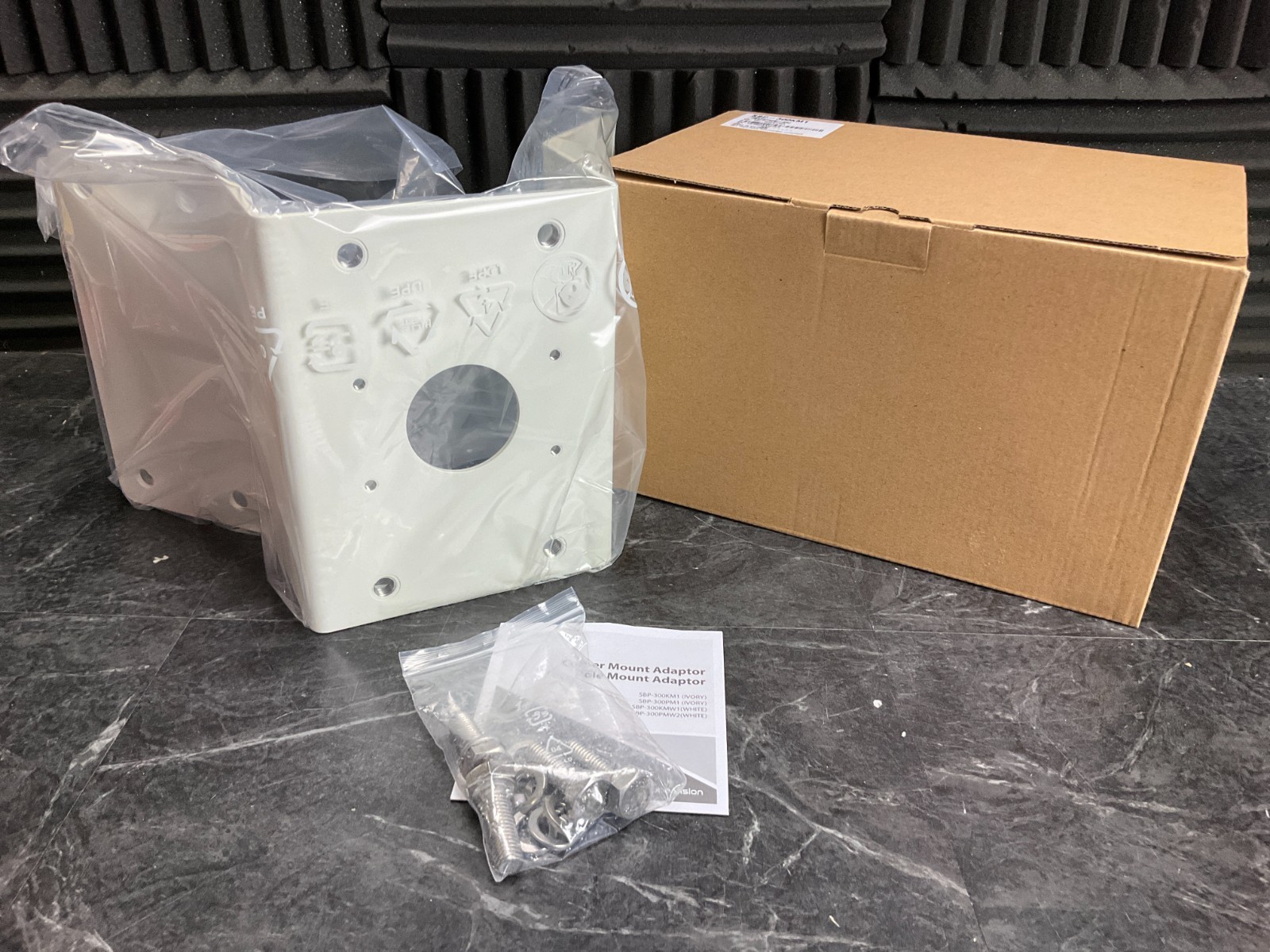 Hanwha Corner Mount Base SBP-300KM1 ✅❤️️✅❤️️ NEW! SEALED INSIDE BOX! ✅❤️️✅❤️️