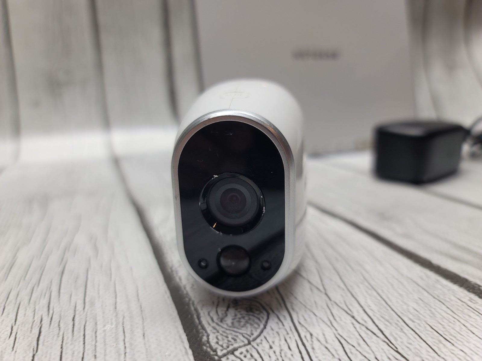 NETGEAR VMB3000 Arlo Camera Base station And 1 Camera VMC3030