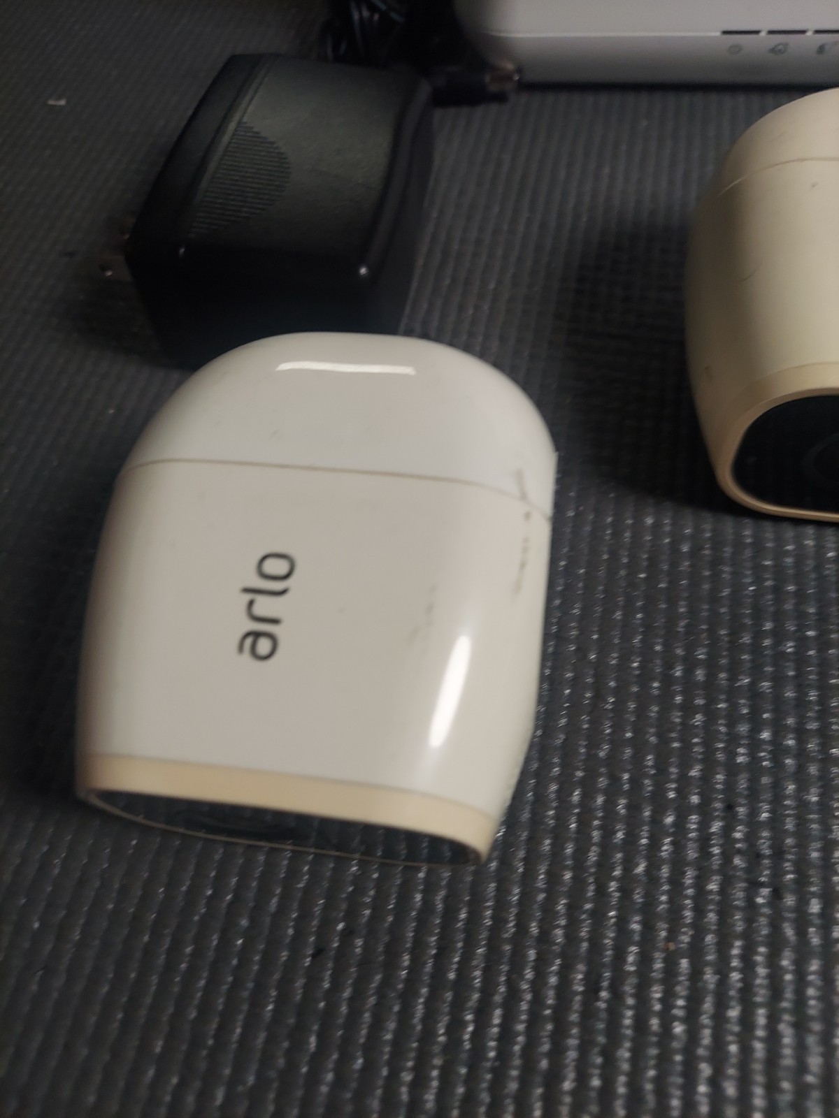 3 Arlo Pro2 cameras with VMB4000 base station (batteries not included)