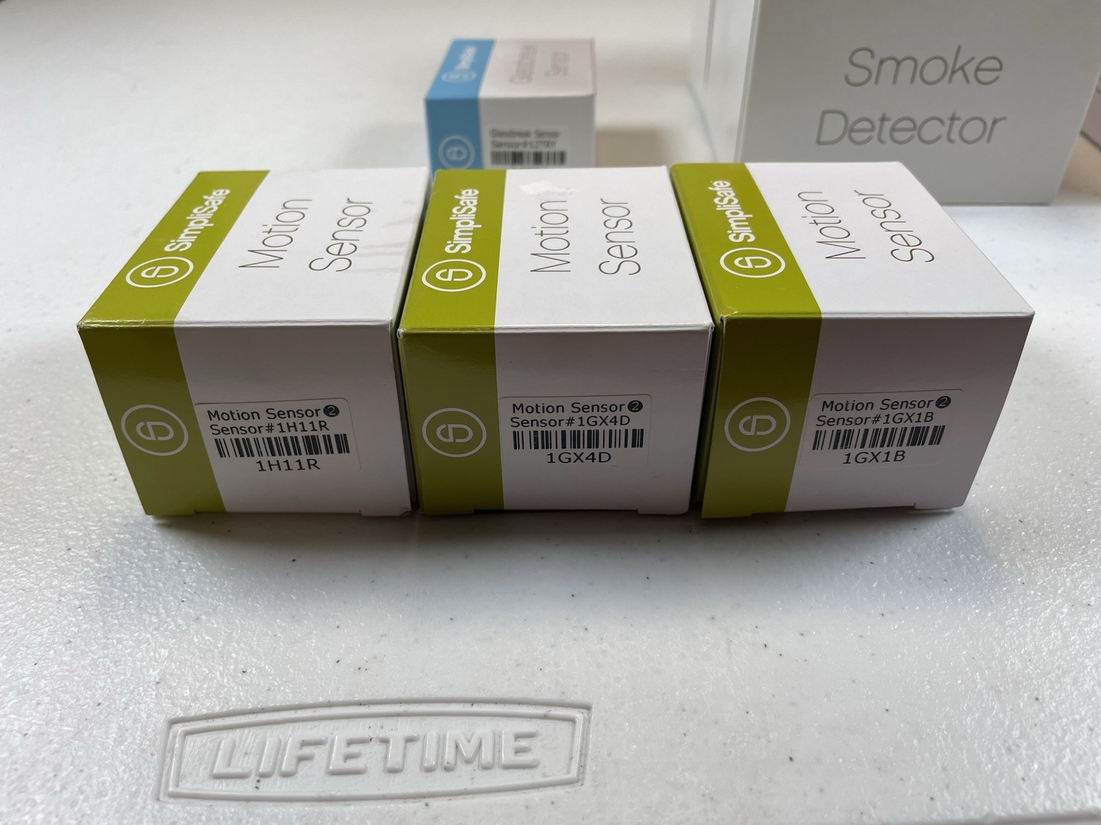 Simply Safe alarm system Lot of 9 Accessories Motion, Smoke, Glass Break, Siren